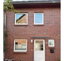 Großzügiges Mittelreihenhaus mit 6 Zimmern, Garten, Carport - Elmshorn