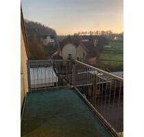 Gemütliche DG 2-Zimmer mit Einbauküche, Laminat, Wannenbad und Balkon in guter Lage! - Reinsdorf