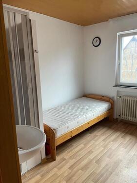Foto - 1 ZImmer mit Dusche teilmöbiliert
