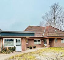 Bungalow mit Einliegerwohnung Praxis Möglichkeit ! Lesen ! - Neubörger