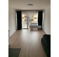 Frisch saniert! 1-Zimmer mit Balkon, Stellplatz & EBK in MAINTAL!