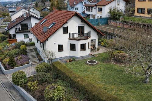 Foto - Haus mit 5 Zimmern, Garten, Terrasse, Balkon & Garage