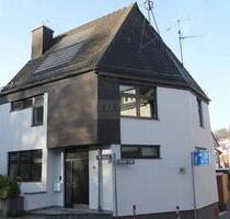 Provisionsfrei: Schönes Architektenhaus in Wiesbaden-Rambach