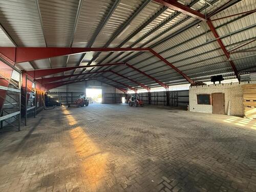 Foto - 700 qm Halle plus 380 qm Freifläche zur Vermietung