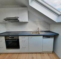 Modernisierte 2 Zimmer+EBK, DG, in Seeheim-Jugenheim