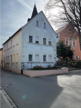 Foto - Mehrfamilienhaus mit Bürgerstolz in zentraler Lage mit Vorgarten