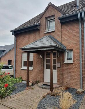 Foto - Reihen-Eckhaus mit Garten und Garage zu verkaufen