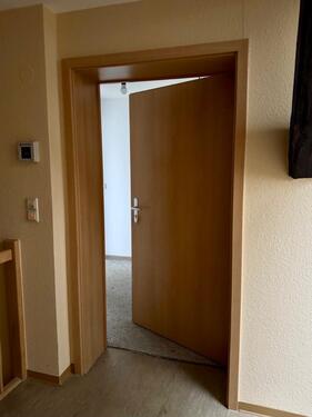 Foto - Ruhige 1 12-Raum-Whg. zu vermieten, zentrale Lage, PP optional