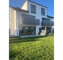 Neubau-Rarität in Bestlage: Wohngenuss mit Garten und Einzelgarag - Pleidelsheim