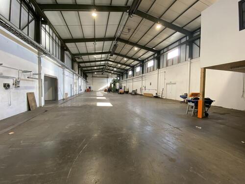 Foto - Produktions-Lagerhalle mit Bürotrakt