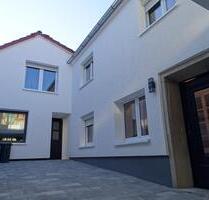 Mehrfamilienhaus bestehend aus 2 HäusernNEU SANIERT in Rödermark