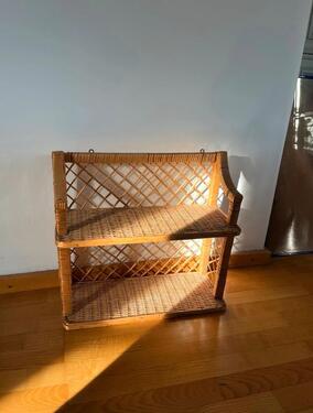 Foto - Rattanregal Hängeregal - 15,00&nbsp;EUR Kaltmiete, ca.&nbsp; 7,00&nbsp;m&sup2;