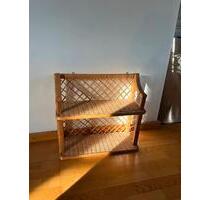 Rattanregal Hängeregal - 15,00&nbsp;EUR Kaltmiete, ca.&nbsp; 7,00&nbsp;m&sup2; in Landshut (PLZ: 84034) Landshut-West