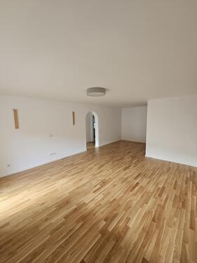 Foto - Top sanierte 2-Zimmer-Wohnung mit Balkon & neuer Einbauküche