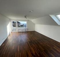 RENOVIERTE 3 Zimmer Wohnung mit Südbalkon im 3 FH in Esslingen! - Esslingen am Neckar Hegensberg