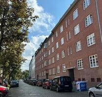 Blücher: heller, solider, Altbau und DG-Neubau - Kiel Blücherplatz