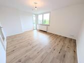 Foto - **Frisch renoviert: +Balkon +neuer Laminat +weiße Wände +neues Tageslichtbad +großzügig**