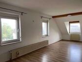 Foto - Großzügige 5-Zi-Dachgeschoss-Wohnung auf ca. 120m² Wohnfläche in einem Wohn- u. Geschäftshaus!