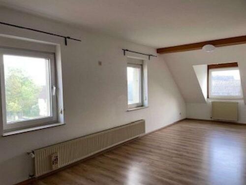 Foto - Großzügige 5-Zi-Dachgeschoss-Wohnung auf ca. 120m² Wohnfläche in einem Wohn- u. Geschäftshaus!