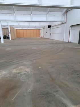 Foto - Teil Lagerfläche 300 qm - 1.000,00&nbsp;EUR Kaltmiete, ca.&nbsp; 300,00&nbsp;m&sup2;