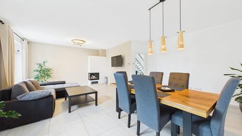 Foto - Großzügiges Einfamilienhaus mit Garage, Carport & Garten