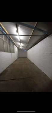 Foto - eine Halle mit Stellplatz in der Alpenstr. 5