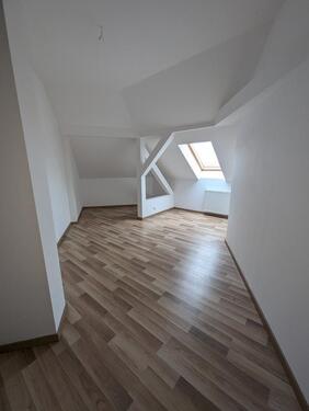 Foto - +++NEU!+TRAUMWOHNUNG+4-R. DG-WOHNUNG+OFFENE KÜCHE+WOZI. MIT LOGGIA+++