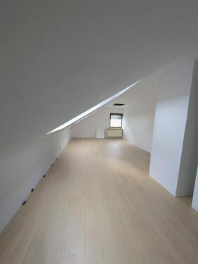 Foto - Großzügige 2-Zimmer-Dachgeschosswohnung mit EBK in Winkel
