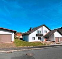 Einfamilienhaus, 2 Etagen, Keller, 3 Garagen + 3 Stellplätze - Philippsthal (Werra)