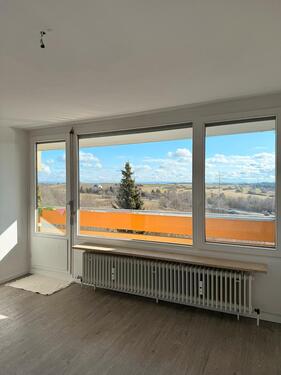 Foto - Frisch renovierte 3 Zimmer Wohnung mit großem Balkon & Tiefgarage