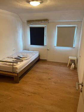 Foto - 5 - Zimmer Maisonette Wohnung Teilmöbliert und WG geeignet