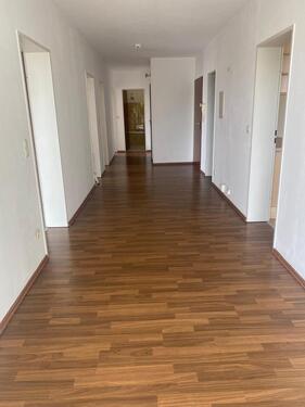 Foto - Helle 4-Zimmer-Wohnung (107 m²) mit Balkon in Wassertrüdingen