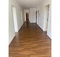 Helle 4-Zimmer-Wohnung (107 m²) mit Balkon in Wassertrüdingen