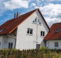 Charmante Doppelhaushälfte mit Garage in ruhiger Süd-West-Lage - Neustadt an der Waldnaab