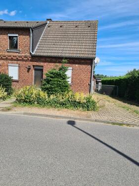 Foto - Haus mit großem Garten und Wintergarten mit Grage