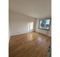 Helle und modernisierte 2-Zimmer Altbauwohnung mit Balkon - Solingen Mitte Helle und modernisierte 2-Zimmer Altbauwohnung mit Balkon - Solingen Mitte