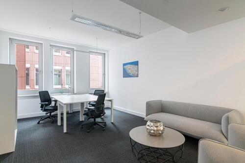 Foto - Privater Büroraum für 5 Person in Regus Darmstaedter Landstrasse