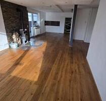 Große 5-Zimmer-Wohnung mit Terrasse und Gartenmitbenutzung in Sie - Siegen