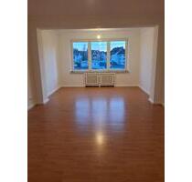 Geräumige 5-Zimmer-Wohnung in Duisburg mit Balkon