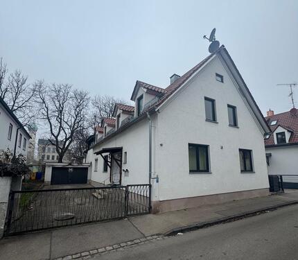 Foto - Mehrfamilienhaus mit drei Wohneinheiten in sehr guter Lage
