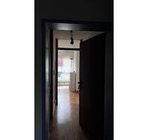 Möblierte 1-Zimmer-Wohnung mit Balkon, Aufzug & guter Anbindung i - Esslingen am Neckar Oberesslingen