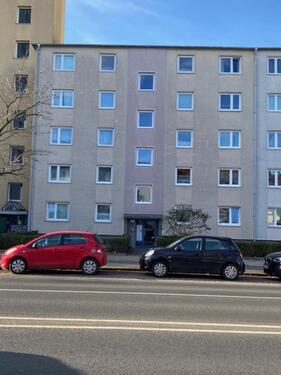 Foto - Zentrale 3-Zimmer-Wohnung mit Sonnenbalkon — sofort bezugsfrei!