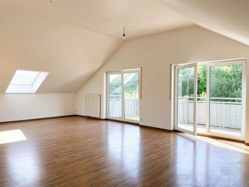 Foto - Große RENOVIERTE 4-Raum Dachgeschosswohnung mit Balkon in Klingenthal