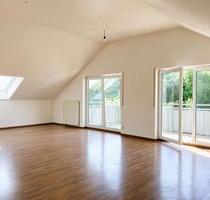 Große RENOVIERTE 4-Raum Dachgeschosswohnung mit Balkon in Klingenthal
