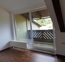 Helle 3-Raum-Wohnung im Dachgeschoss mit Balkon und Tageslichtbad - Ebersbach-Neugersdorf