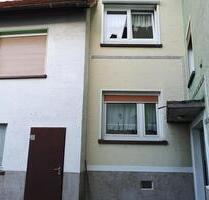 1-2 Familienhaus mit sep. Einliegerwohnung, Hof und Garten - Butzbach
