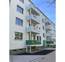 ERSTBEZUG - frisch sanierte 4-Raum-Wohnung,frisch saniert, Bodengleiche Dusche, Wanne, Fußbodenheizung, Aufzug - Oederan