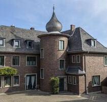 Außergewöhnliche 4 Zimmer Wohnung mit eigenem Eingang in Bedburg - Kirchtroisdorf