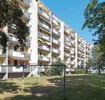 Schöne 3-Zimmerwohnung mit Balkon, Bad mit Dusche, Hochparterre! - Dresden Prohlis
