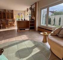 Großzügiger Bungalow auf 653 m² Grundstück mit Ausbaupotenzial - Friedelsheim